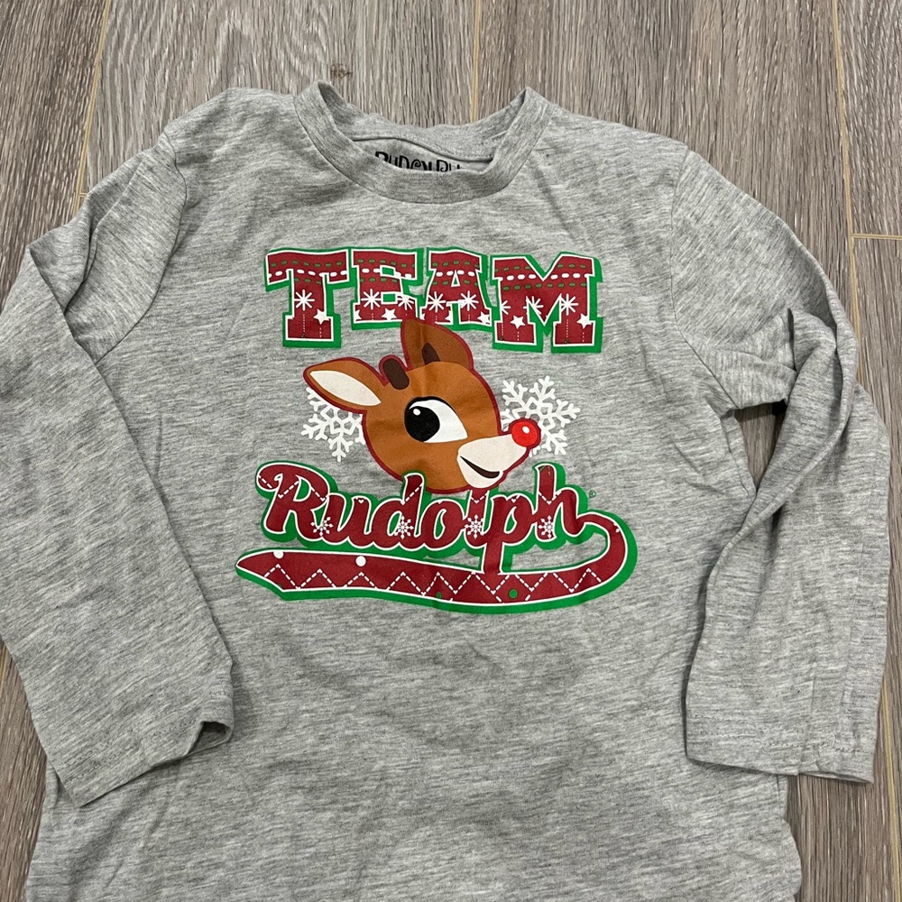 Source Unknown Gray Long Sleeve Tee with Team Rudolph Design